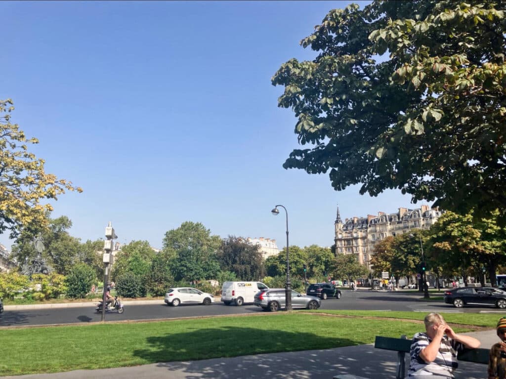 Clear blue sky over the neighborhood in 11th Arrondissement