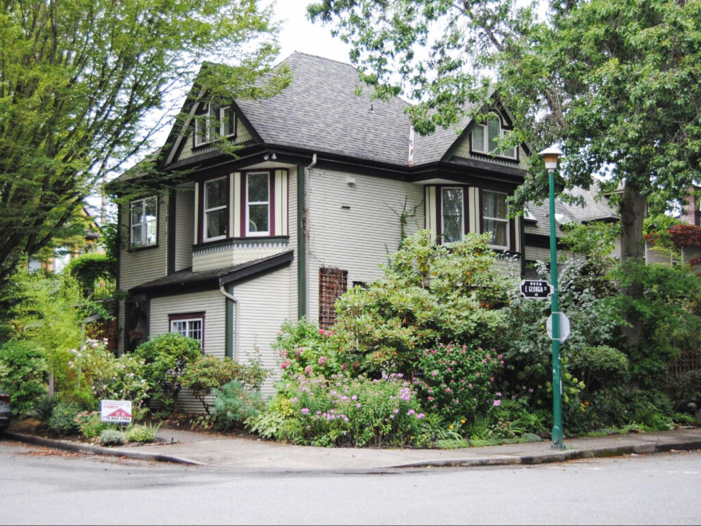 View of a house from the outside surrounded by greeneries