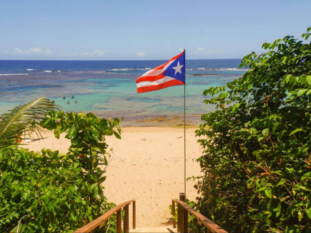 The flag of Puerto Rico at the entrance to Shack’s Beach