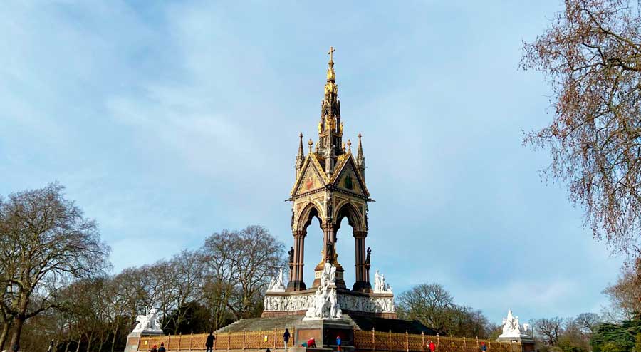 The Albert Memorial under the clear blue sky in Hyde Park