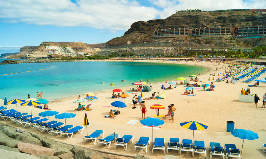 View of people enjoying their day in Amadores Beach