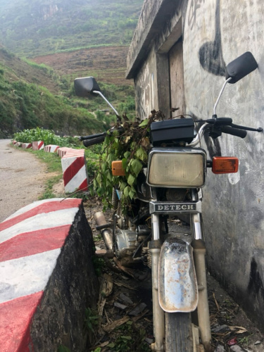 An abandoned bike on the side of the road