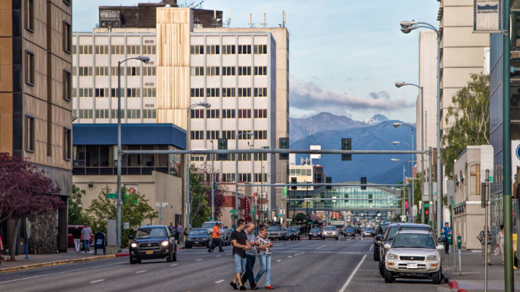 View of the buildings and the people crossing the 6th Avenue of Anchorage
