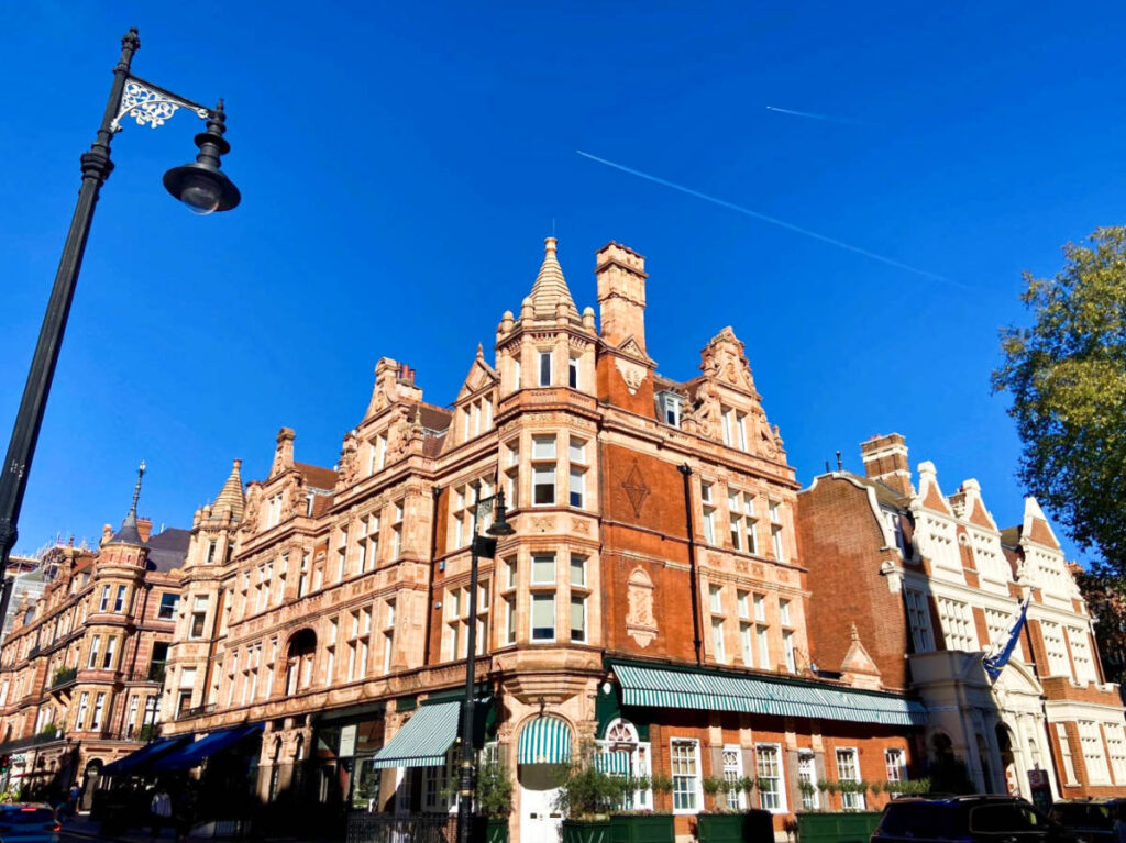 Picturesque view of the iconic architecture in Mayfair