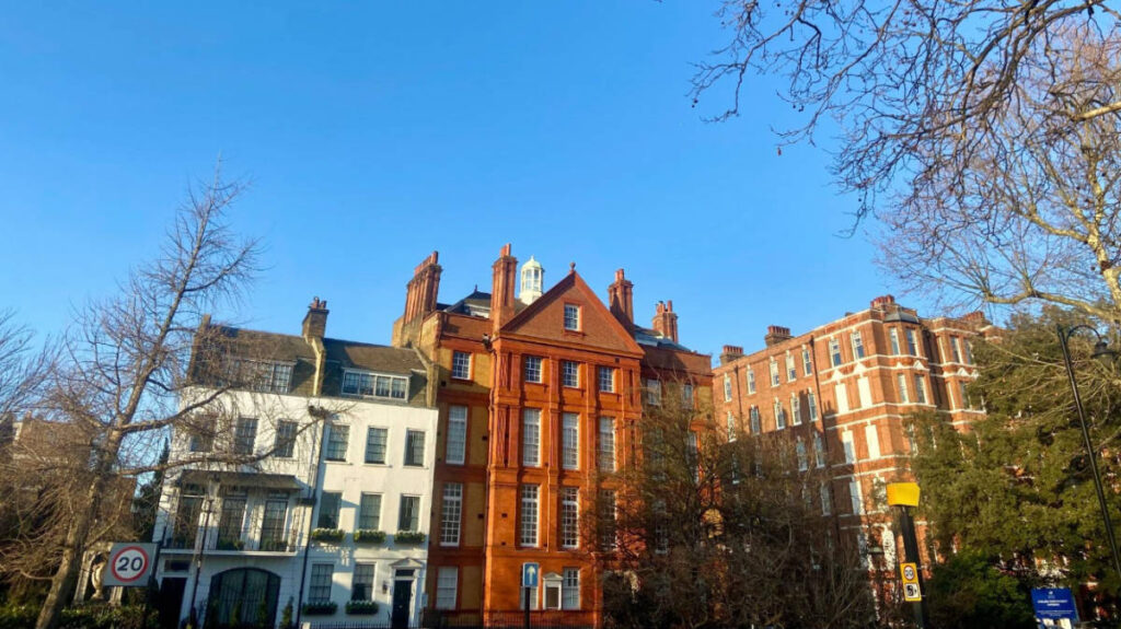 Clear blue sky over the stunning architectures in London