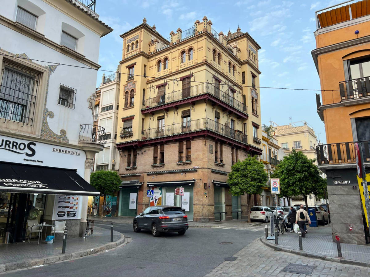 A street in the area around Alameda De Hercules