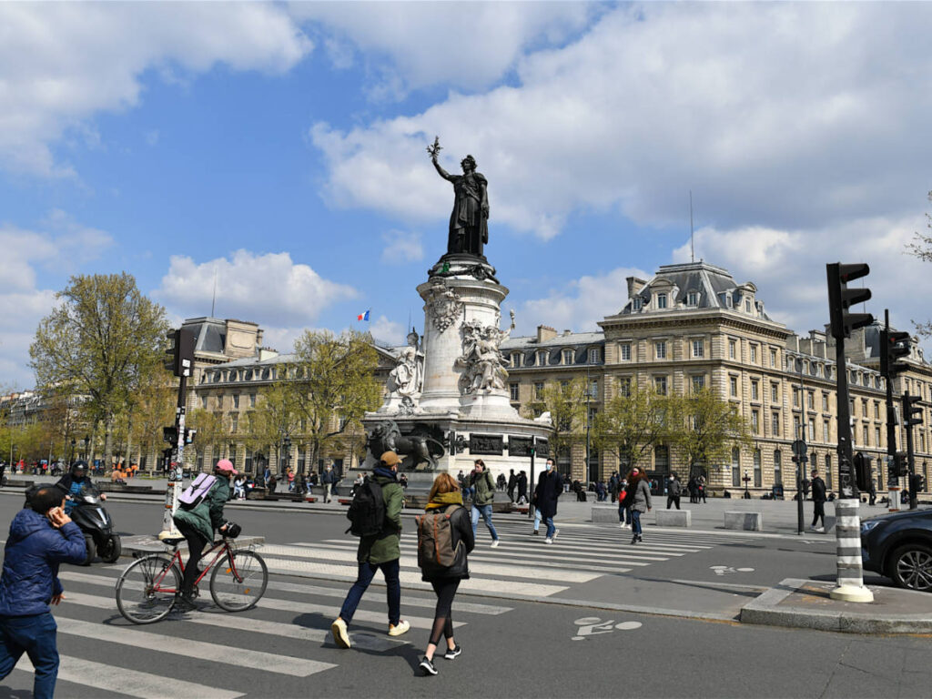 Statue in the middle of the street of the Place de la Republique