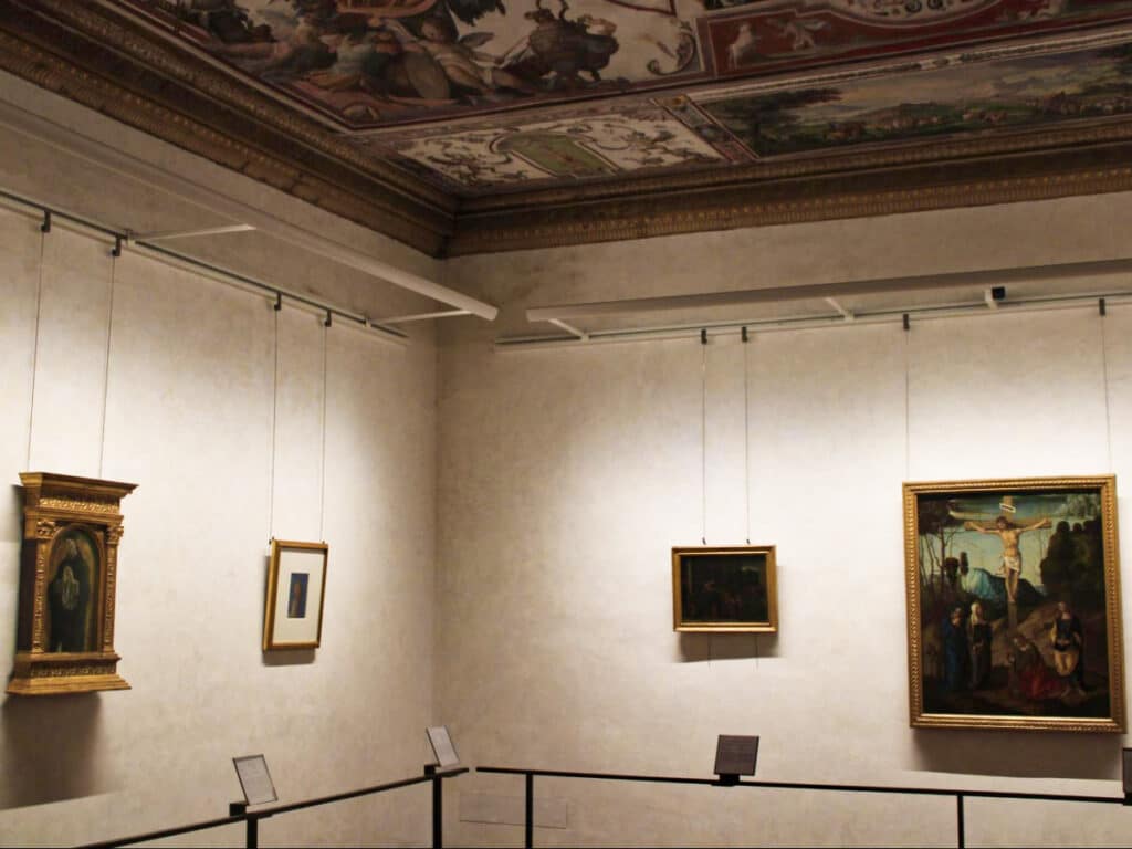 View of the art pieces displayed inside the Uffizi Gallery of Florence