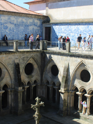 People wandering at Porto Cathedral