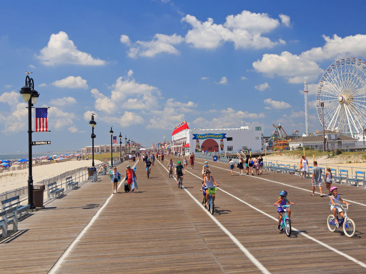People enjoying their summer day in Atlantic City