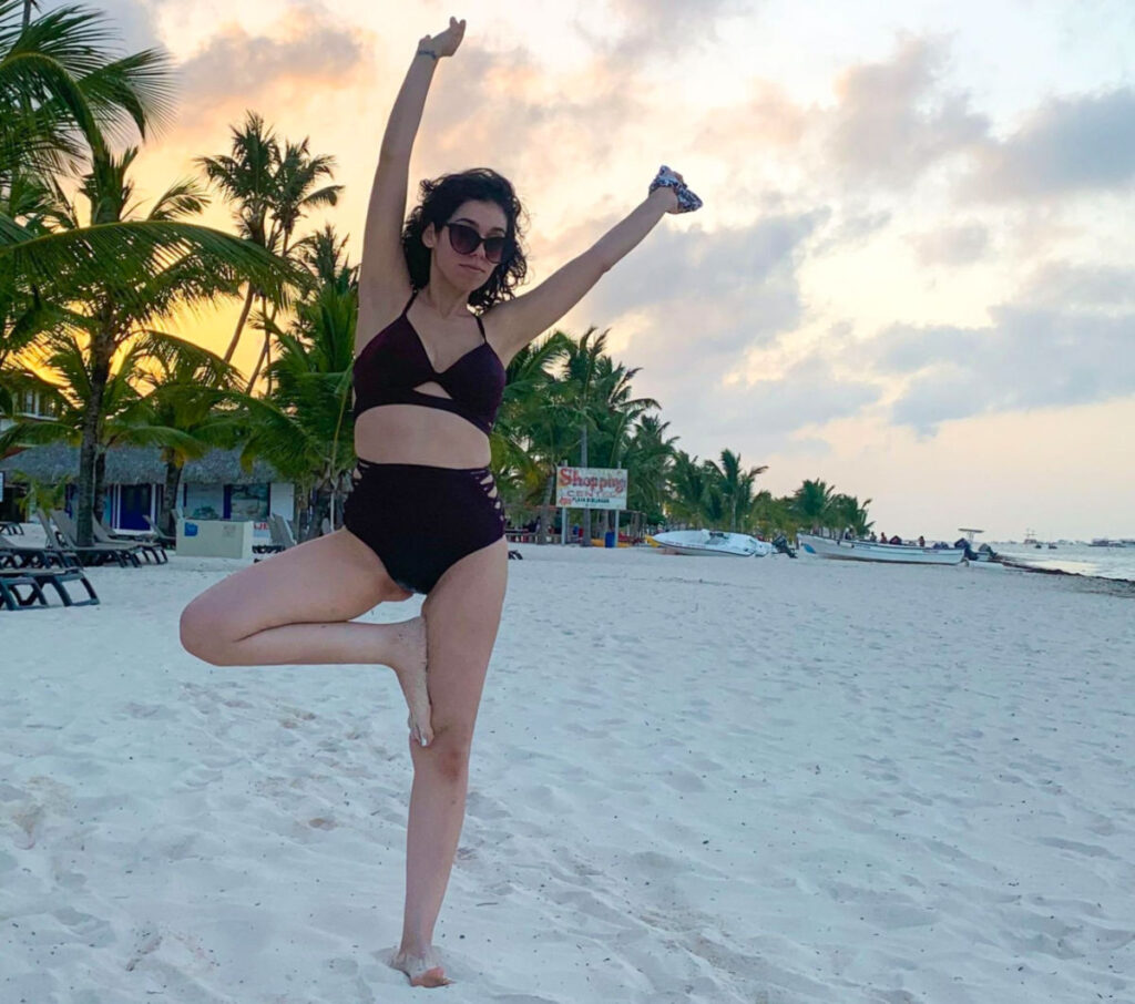Author Claudicet doing the tree pose under the palm trees in Punta Cana