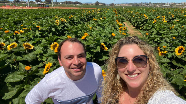 Travel Lemming author Jess and her date takes a selfie in a sunflower field in North County