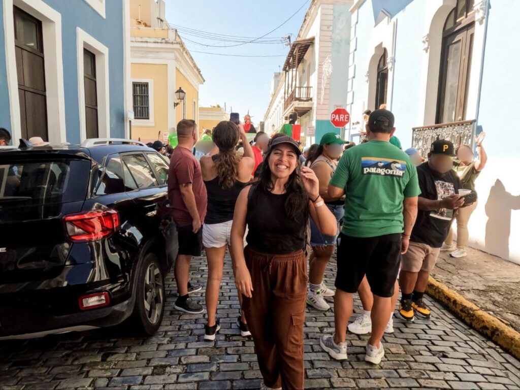 The author Vanessa, smiling for a photo in the middle of the crowd during the Fiestas de la Calle San de Sebastián