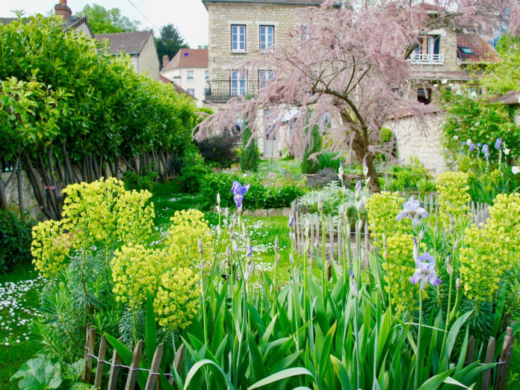 View of a garden in Auvers-Sur-Oise during spring season