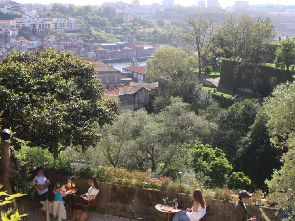 People enjoying drinks at BOSCO