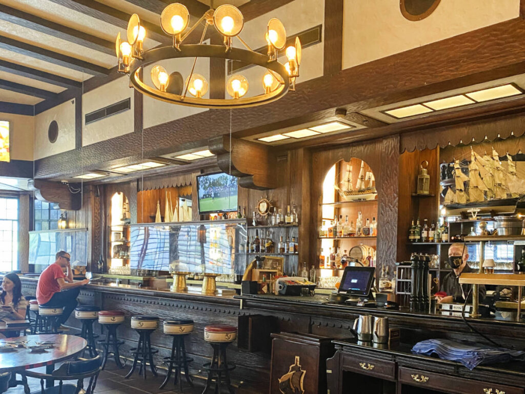 View inside a bar in Brown Palace Hotel