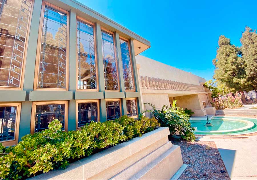 The Hollyhock House from the outside