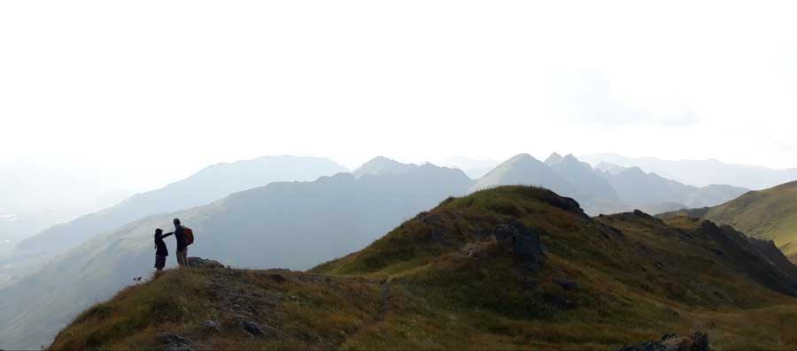 Two people during their hike in Barometer Mountain
