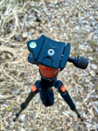 Closeup look of the base plate of GEEKOTO 77’’ Tripod