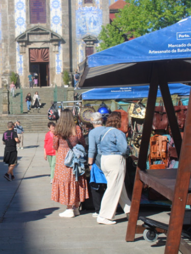 People shopping at Batalha Craft Market