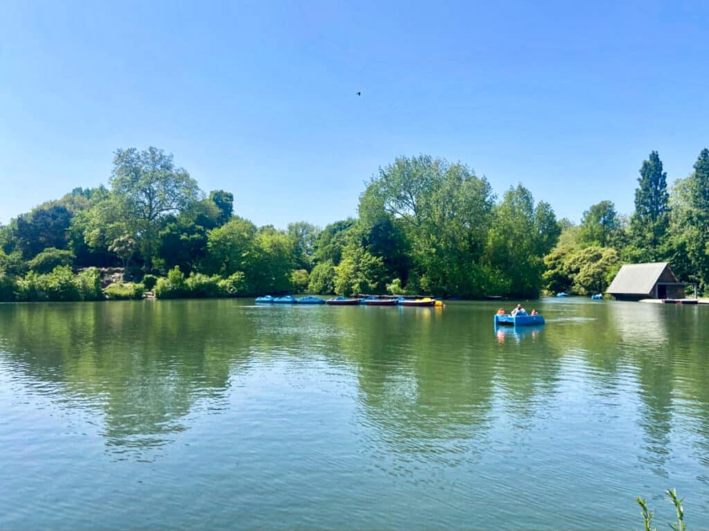 View of the people enjoying the water activity in Battersea Park