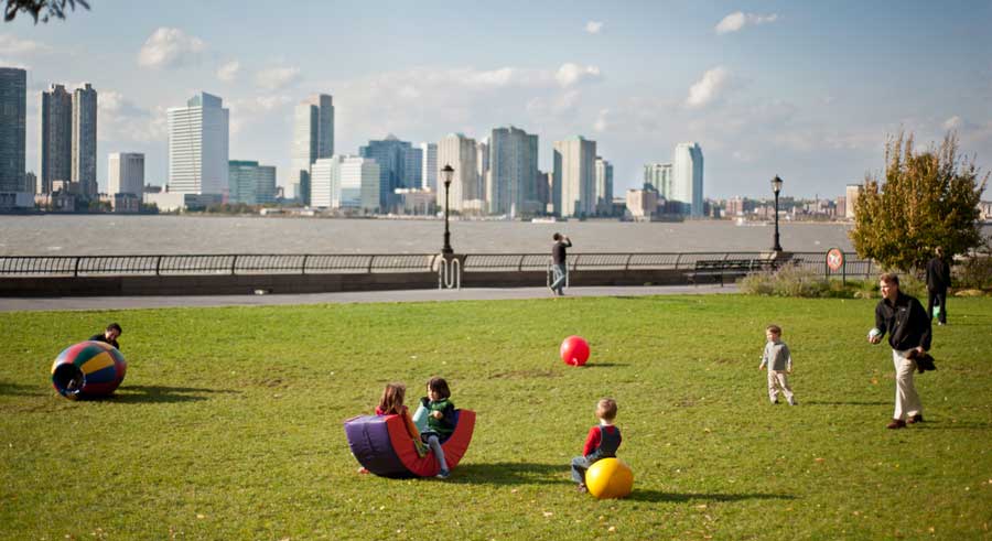 People with their kids enjoying their day in Battery Park