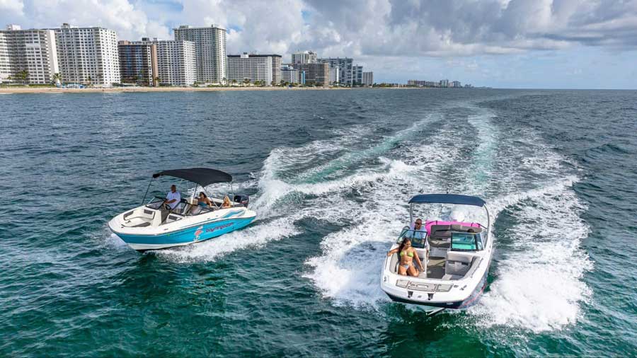 People enjoying their day with the Bayamingo Boat & Yacht Rentals