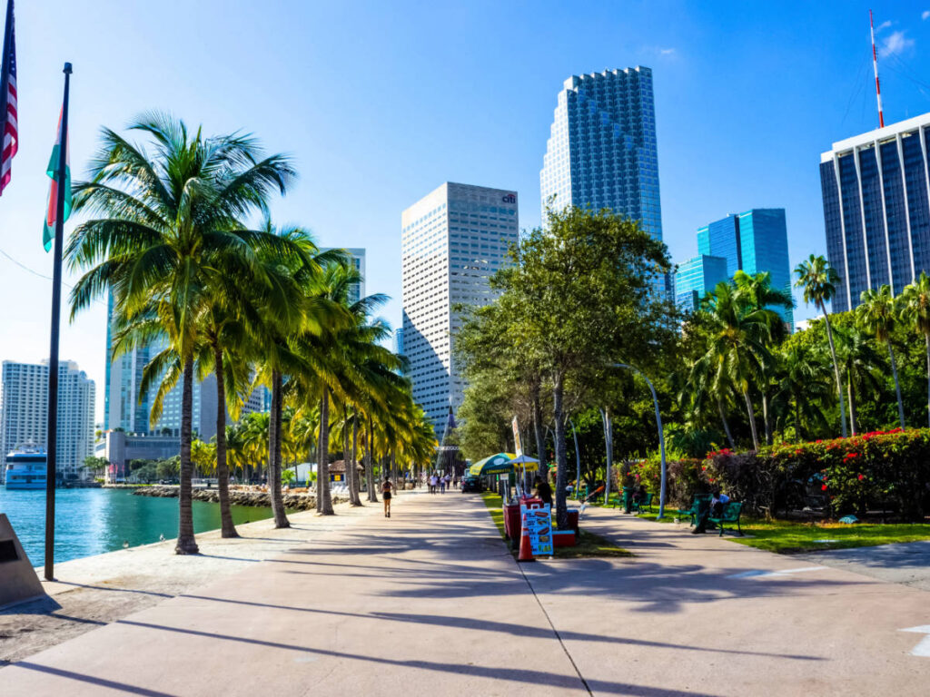 View of waterfront sidewalks in Bayfront Park