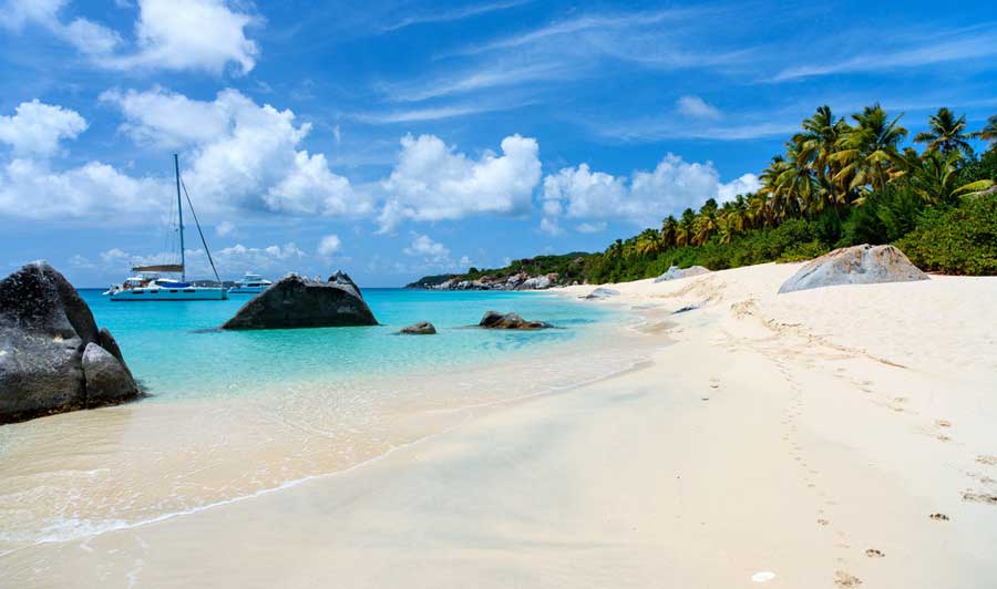 View of the white sand and blue water in the beach of Virgin Gorda