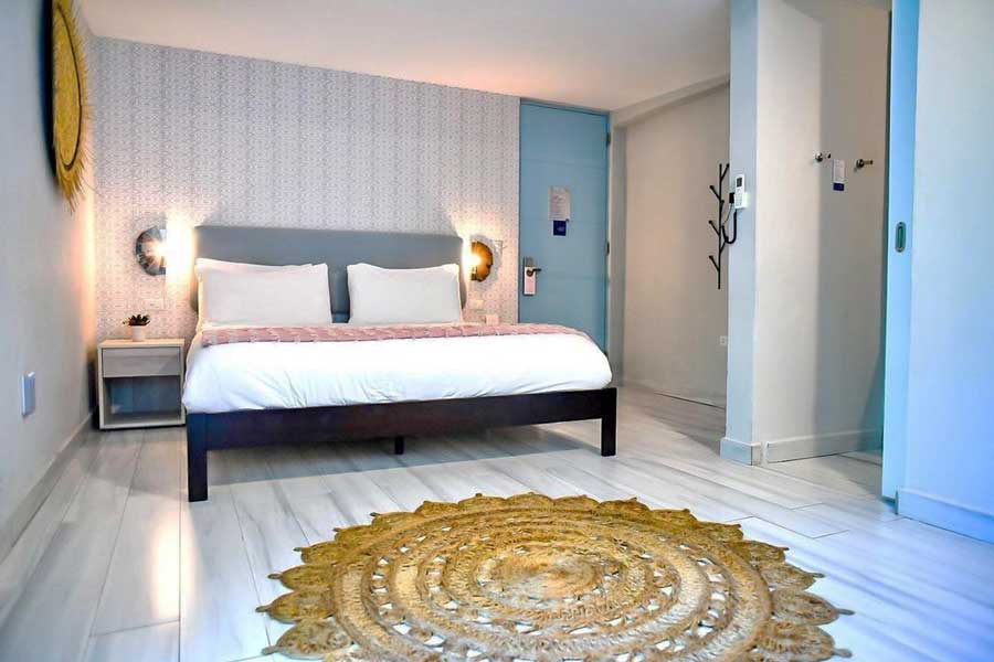 A bed inside a room in Trópica Beach Hotel