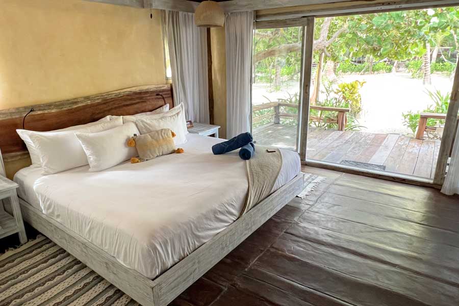 View of a bed with a view from the outside in Villa Pescadores