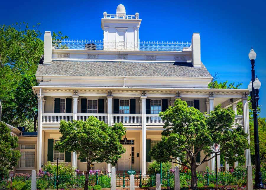 Clear blue sky over the Beehive House