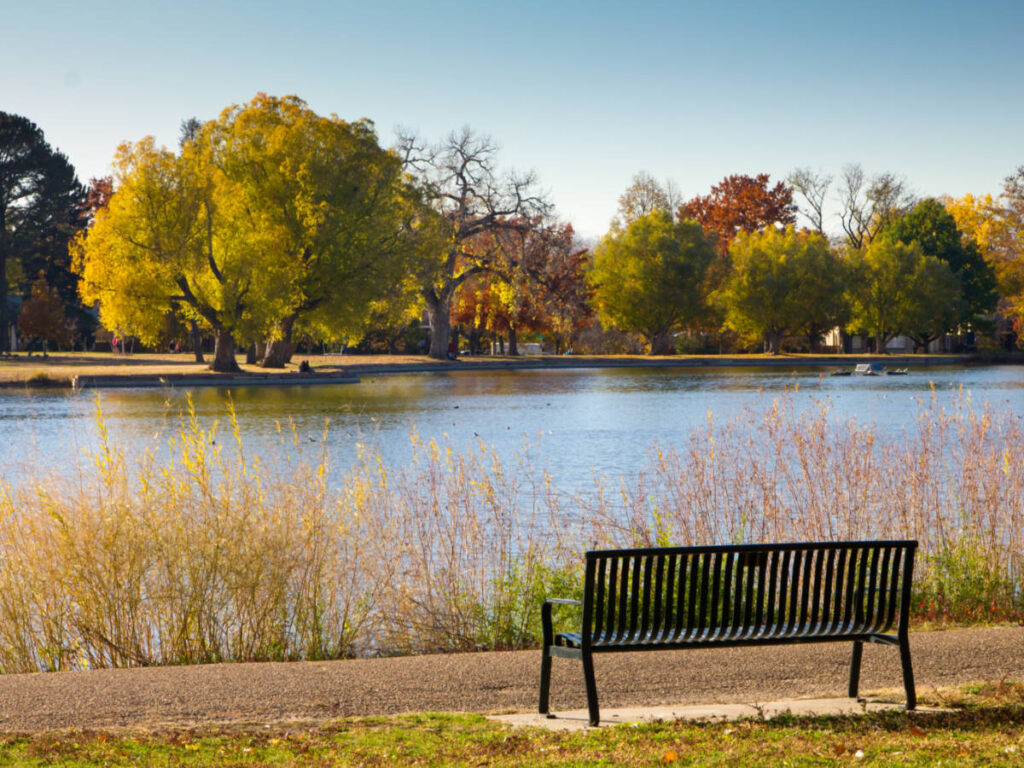 A bench at the Washington Park in autumn