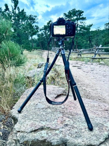 A DSLR mounted on the Benro Tablepod Flex Tripod Kit