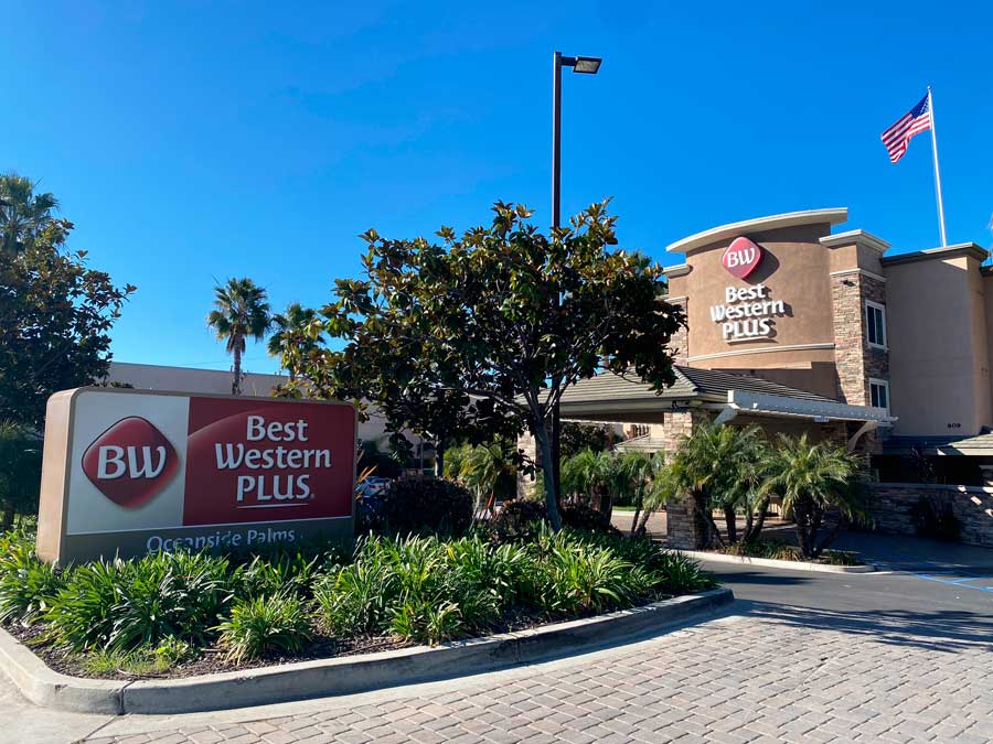 The Best Western Plus Oceanside Palms sign on the entrance