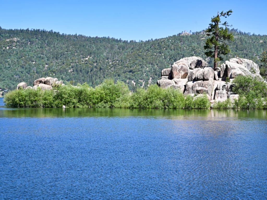 Picturesque view of the rock formation and lush mountain views from the Big Bear Lake during summertime