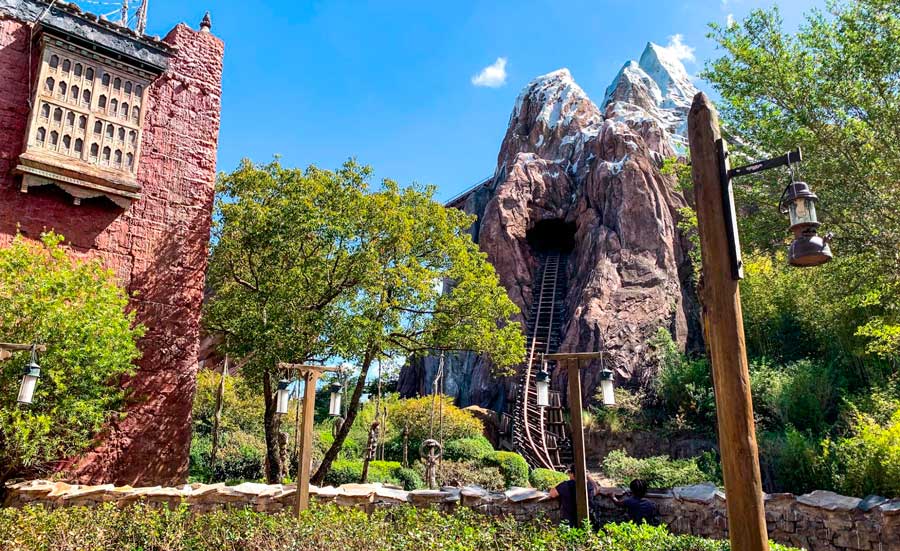 View of the big drop in Expedition Everest, a stop on this Animal Kingom itinerary