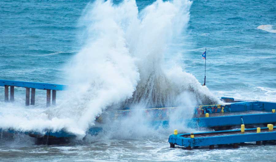 View of big waves in the ocean