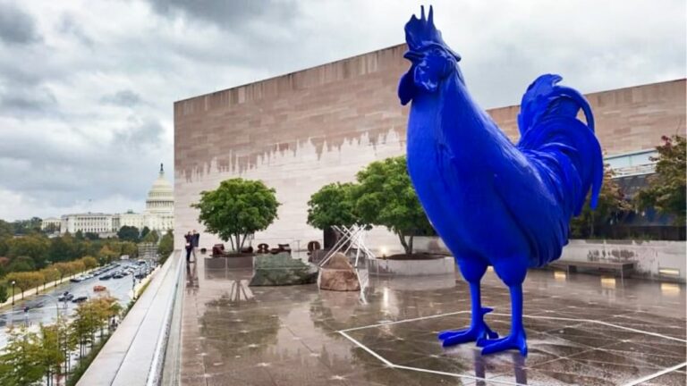 View of the huge sculpture of Blue Rooster on the National Art Gallery rooftop