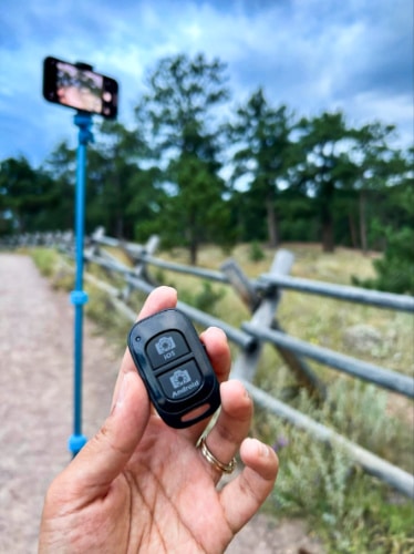 Closeup look of the Bluetooth clicker of Sensyne 62'' Phone Tripod