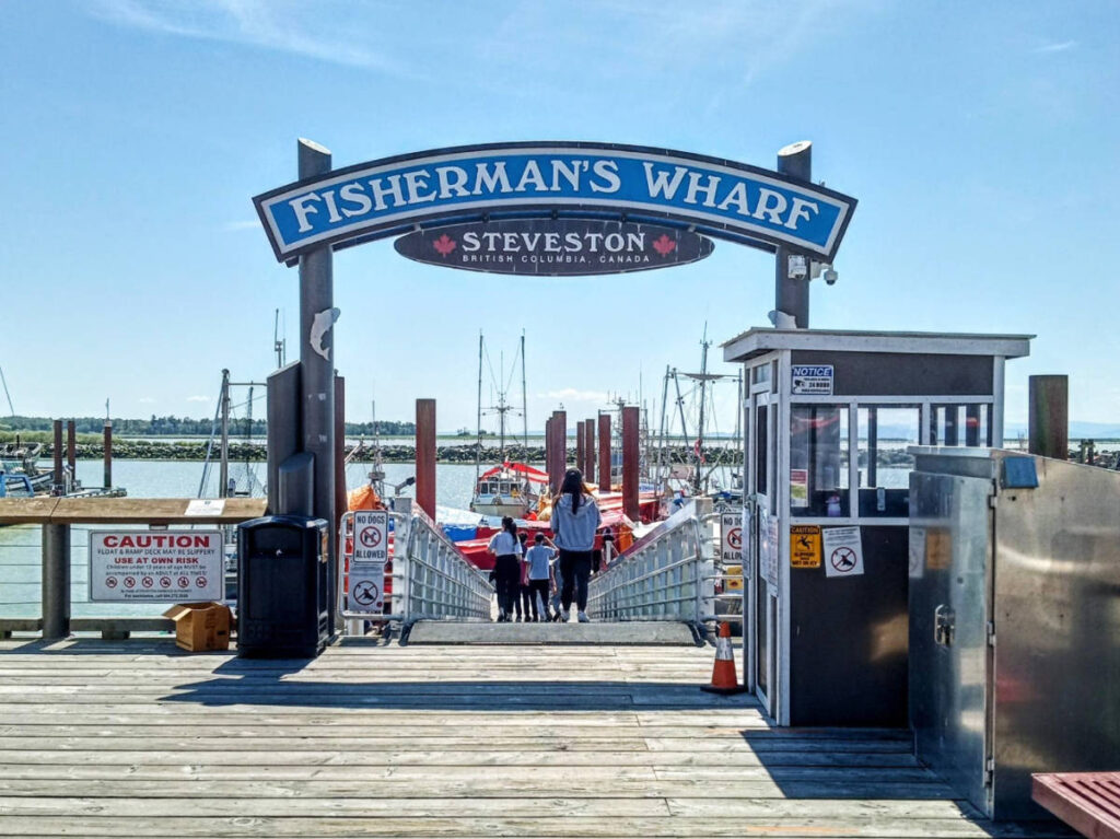 View of people and boats at the Fisherman’s Wharf