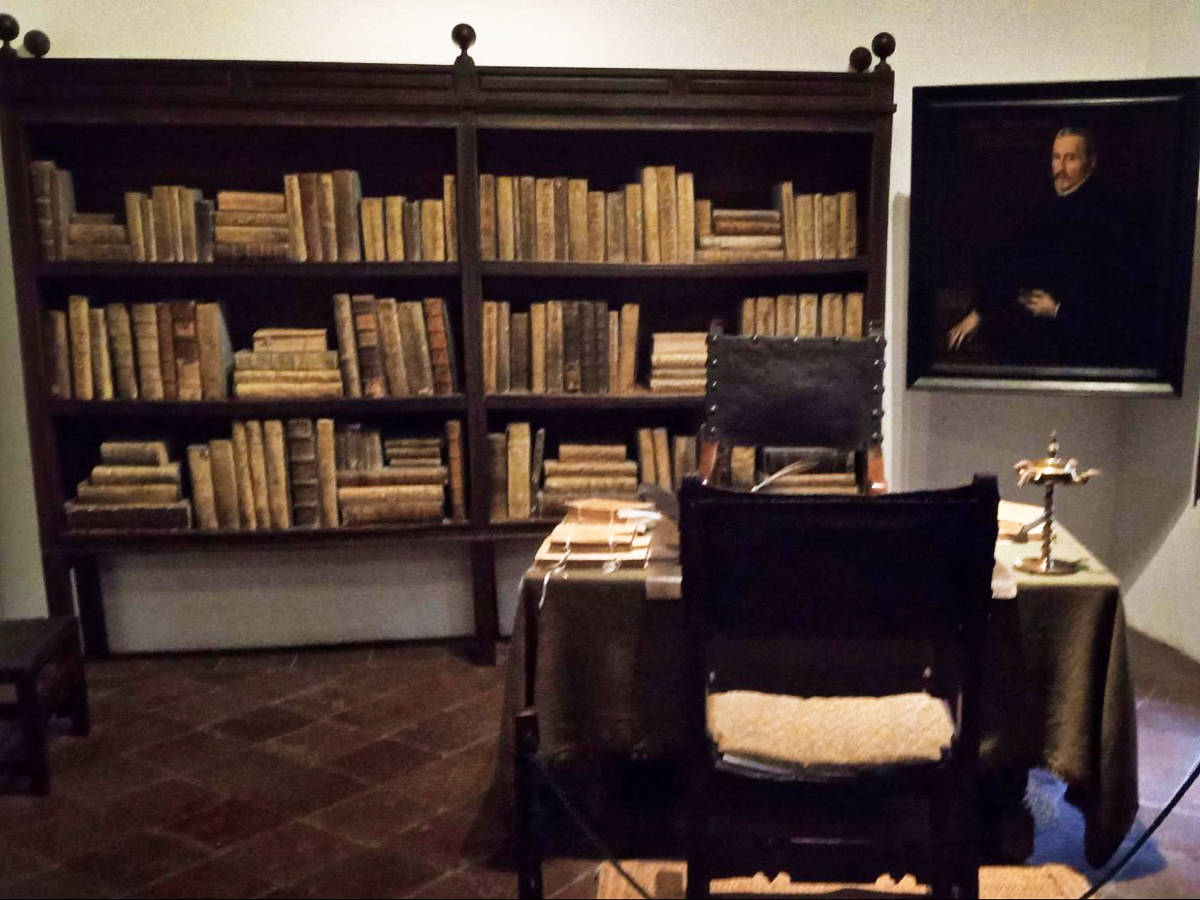 View of the books displayed inside Barrio de Las Letras
