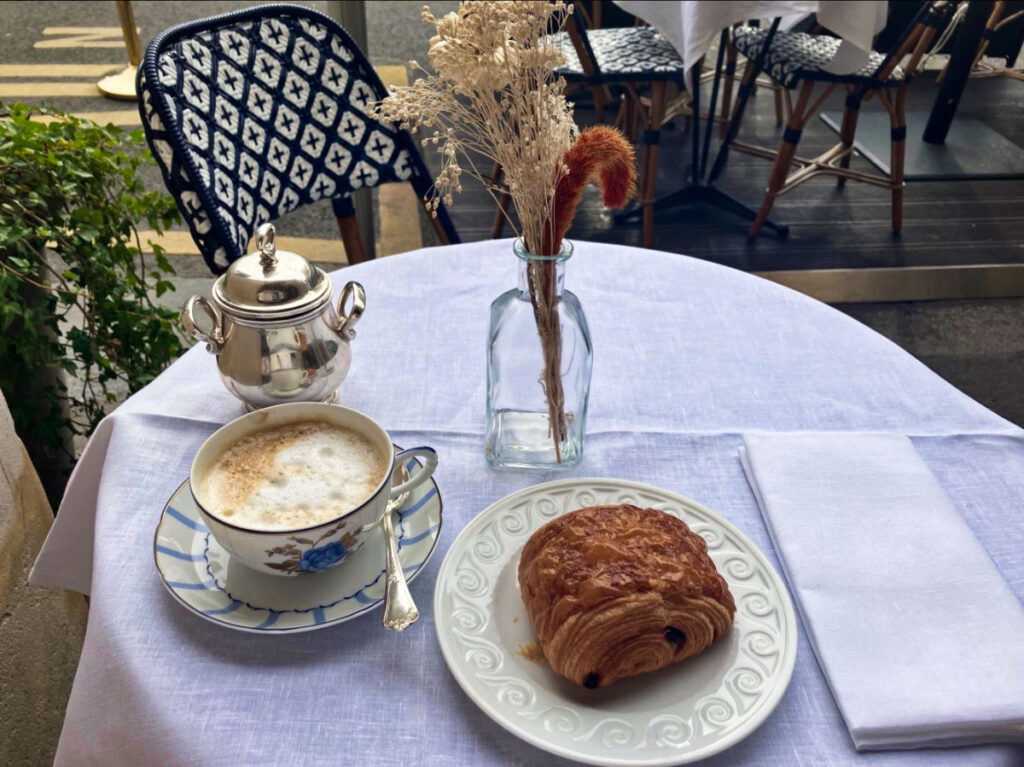 A table with breakfast at the terrace of Cour des Vosges
