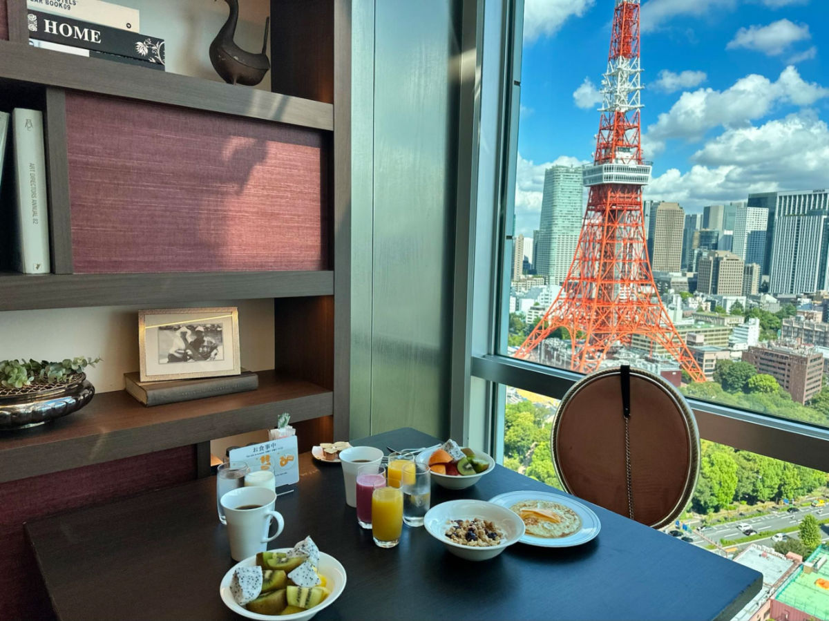 Breakfast with a view of the Tokyo Tower at the Prince Park Tower Tokyo
