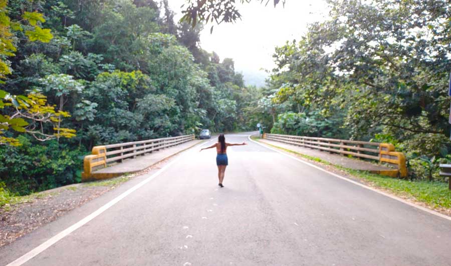 The author at the middle of an empty street