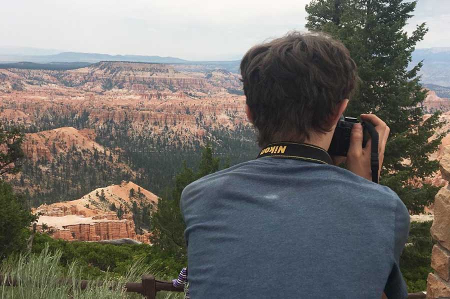 The author's son taking a good photo at the Bryce Canyon National Park