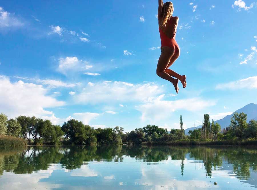 Travel Lemming writer Victoria jumping into the Burraston Ponds