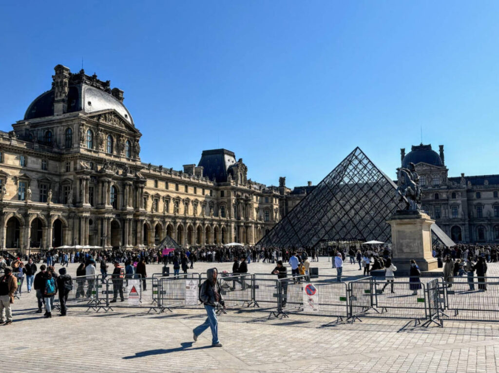 View of the crowd around Louvre