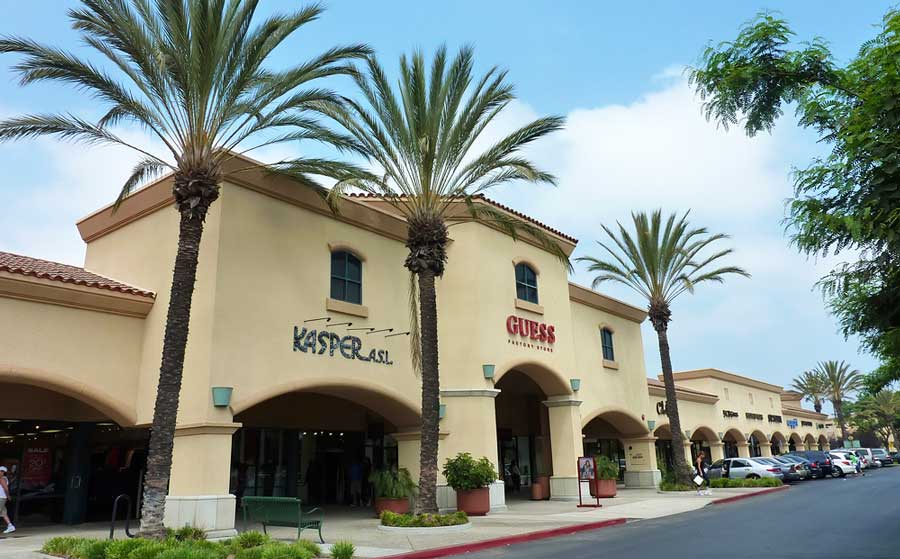 The Camarillo Premium Outlets from the outside