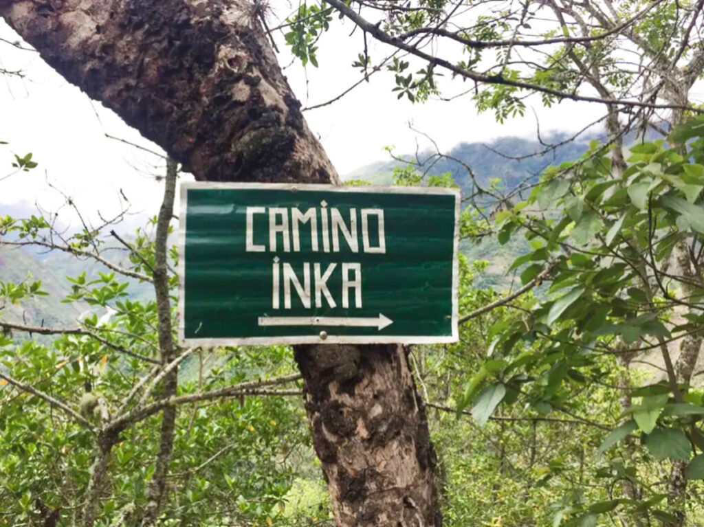 Camino Inka sign on a tree